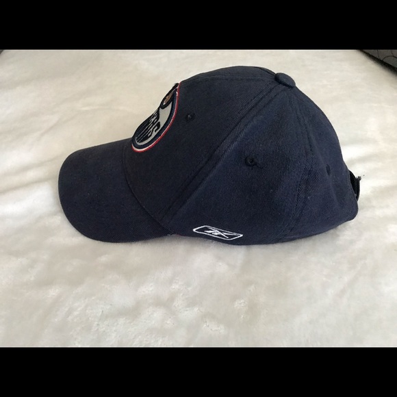 Oilers hat. - Picture 2 of 5